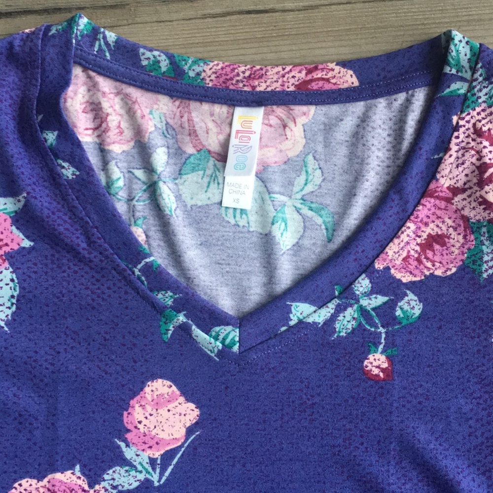 Floral v-neck - Picture 2 of 4